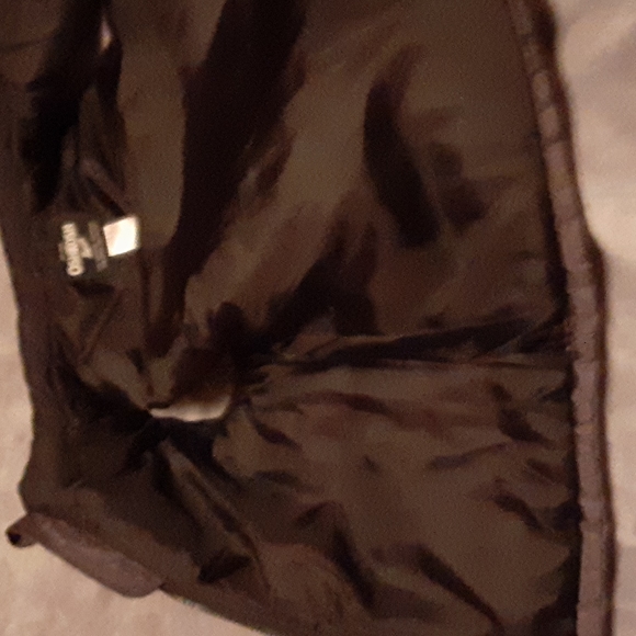 OSHKOSH Gray and Black Boys Vest. - Picture 7 of 9